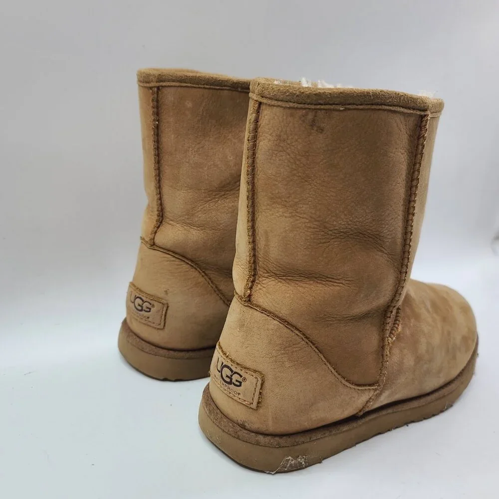 UGG Women's Chestnut Brown 1019646K Classic II Suede Weather Winter Boots Size 5